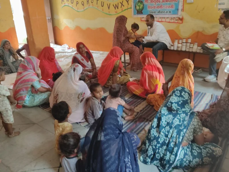 नीमच जिले में आयुष विभाग ने लगाए निःशुल्क आयुर्वेद चिकित्सा एवं पोषण जागरूकता शिविर