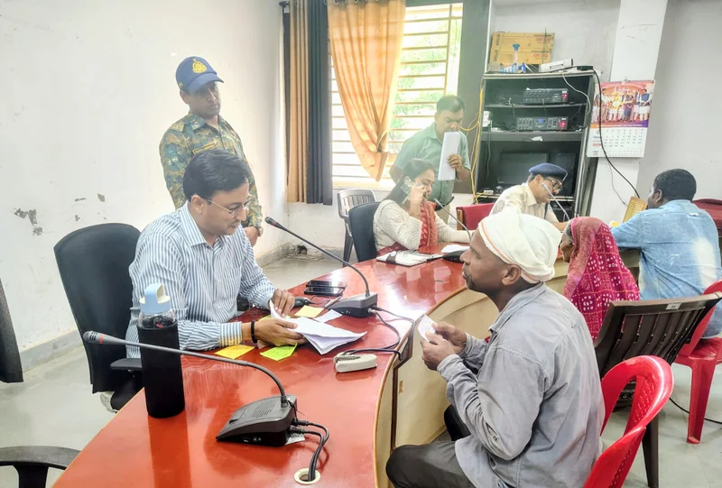 जनसुनवाई में कलेक्टर ने सुनीं आमजन की समस्याएं