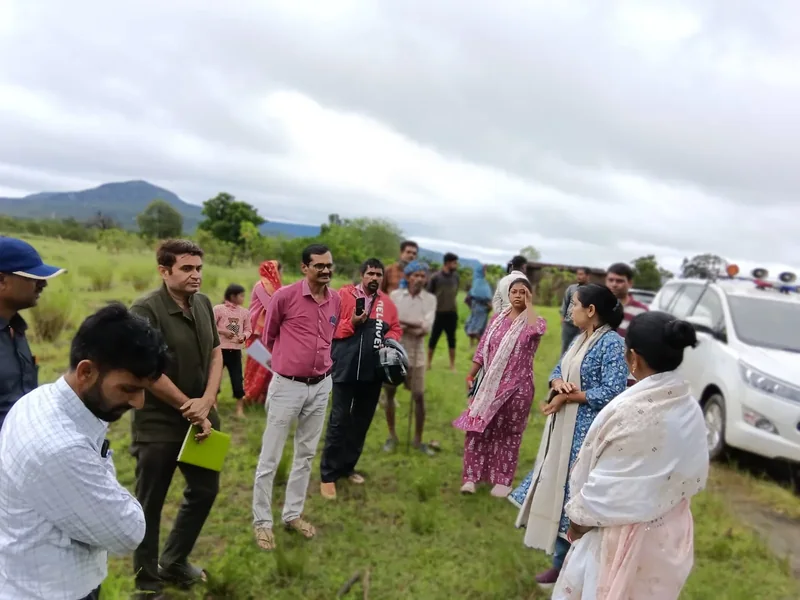 जन सेवा अभियान के तहत जिला पंचायत सीईओ ने नर्मदा परिक्रमा पथ के ग्राम हरई का किया निरीक्षण